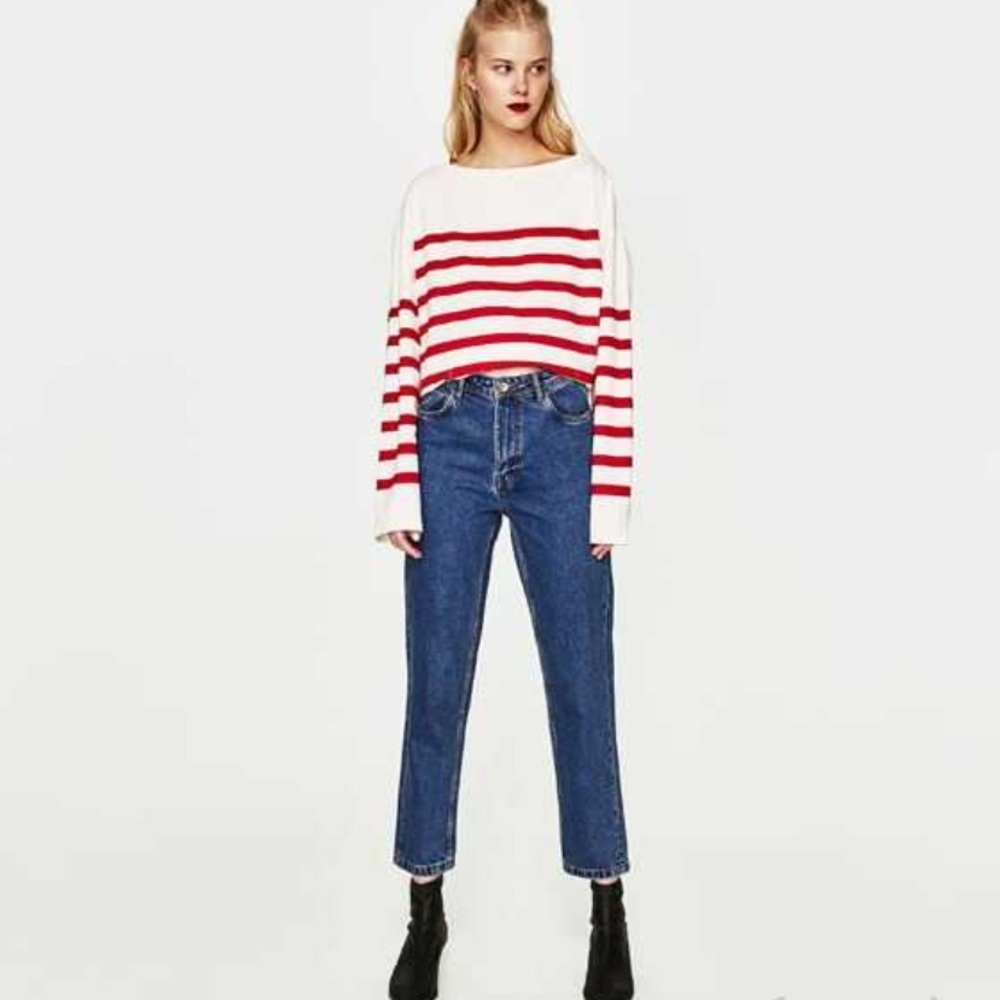 DISTRESSED HIGH-RISE MOM FIT JEANS